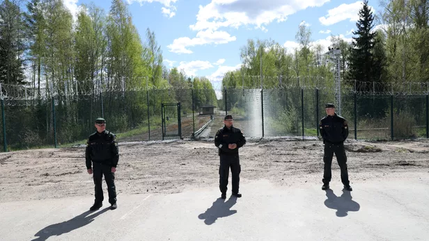 Finlandiya Rusiya ilə sərhədini bağlamağa davam edir: YENİ RİSKLƏR..