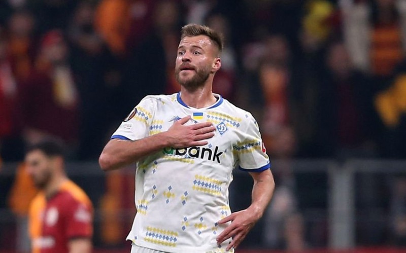 Ukraynalı məşhur futbolçu növbəti mövsümün sonunda karyerasını bitirəcəyini açıqlayıb