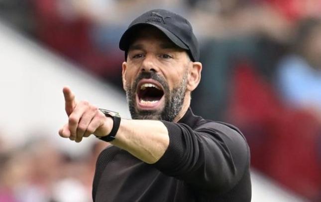 Van Nistelroyla yollar ayrıldı - Rəsmi