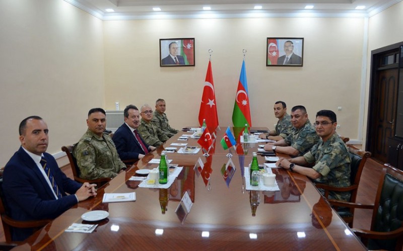 Türkiyə nümayəndə heyəti Quru Qoşunları Komandanlığında olub