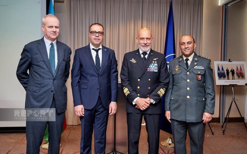 Cəfər Hüseynzadə NATO Baş katibinin köməkçisi ilə görüşüb