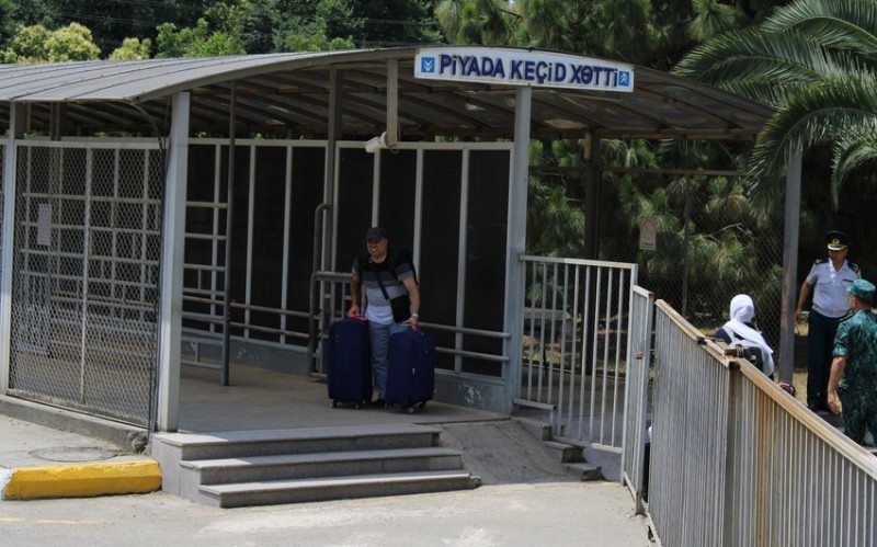 Bir qrup xarici vətəndaş İrandan Azərbaycan vasitəsilə təxliyə olunub - FOTO