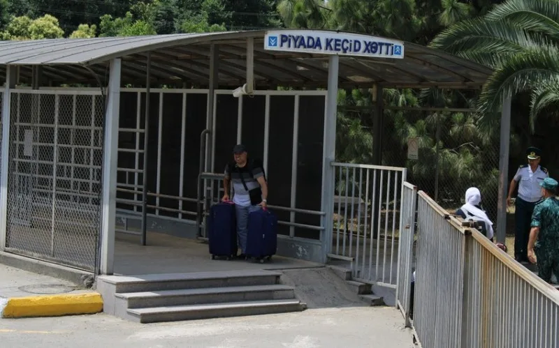 Bir qrup xarici vətəndaş İrandan Azərbaycan vasitəsilə təxliyə olunub - FOTO