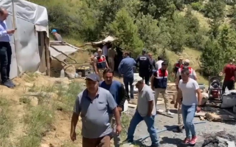 Türkiyədə daş karxanasında uçqun: Ölən və yaralananlar var