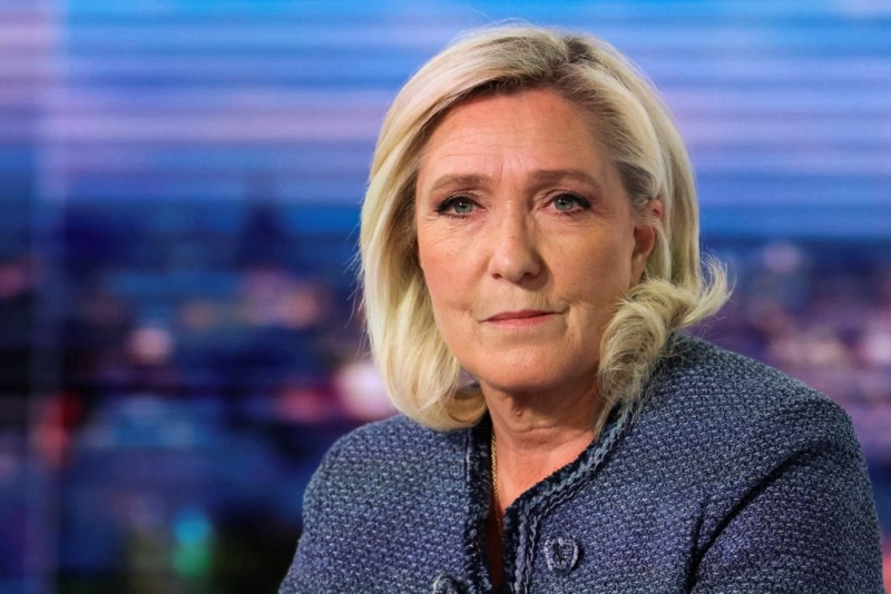 Le Pen: Makron Fransa parlamentini tezliklə buraxa bilər