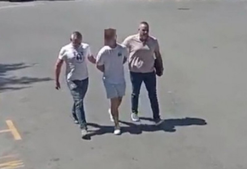 Belqradda əhali ayağa qalxdı - Həbs olunanlar var