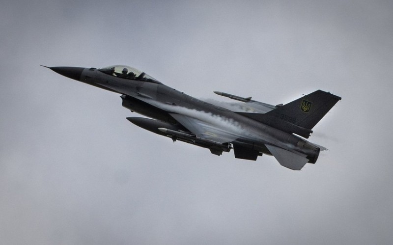 Ukrayna HHQ pilotla birlikdə F-16-nı itirib