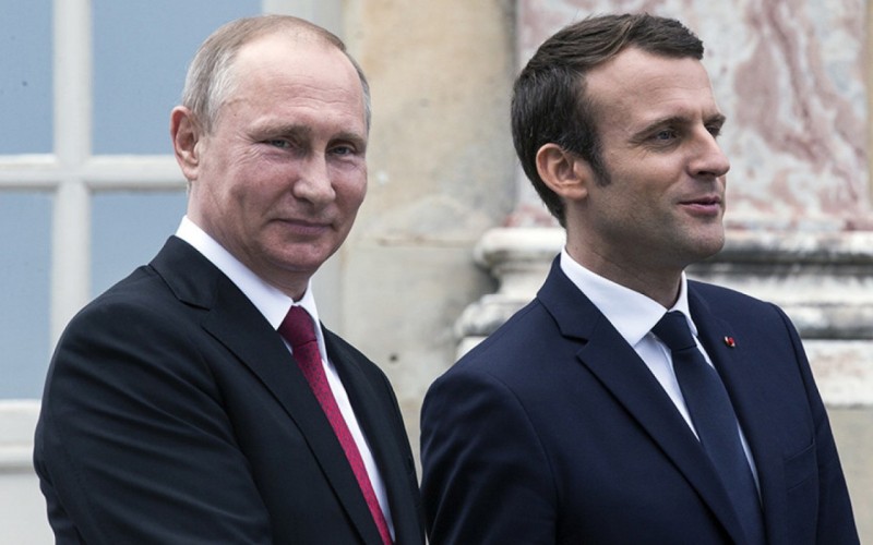 Putin Makronla müzakirə apardı