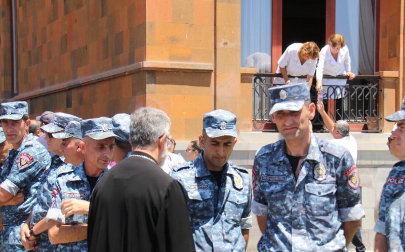 Ermənistan polisi həbs edilmiş din xadimlərinin əmlaklarını araşdırır
