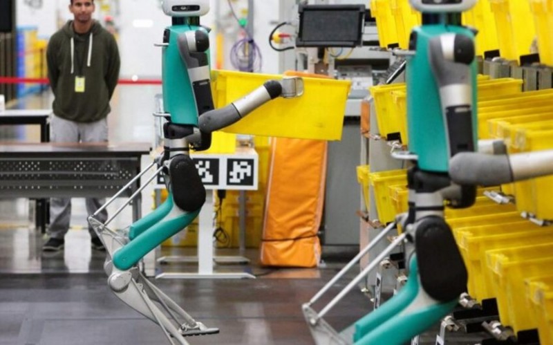 WSJ: Amazon anbarlarında insanlardan daha çox robot olacaq