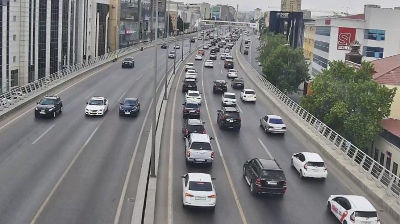 Bakının tıxaclı yolları - SİYAHI