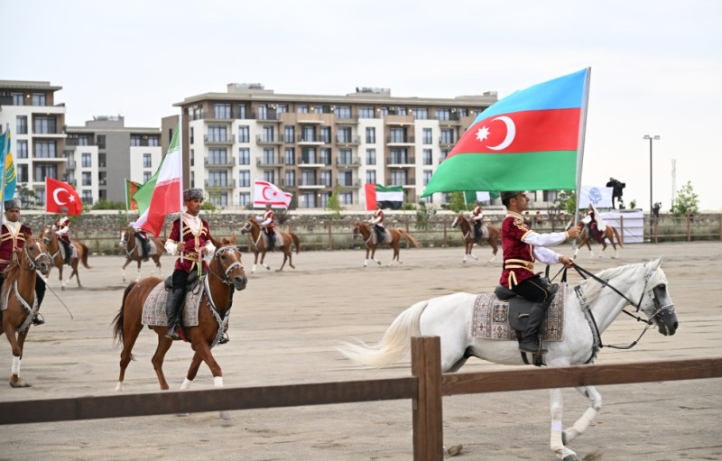 Liderlər Qarabağ atlarının Zəfər şousunu izlədilər - YENİLƏNİB + FOTO/VİDEO