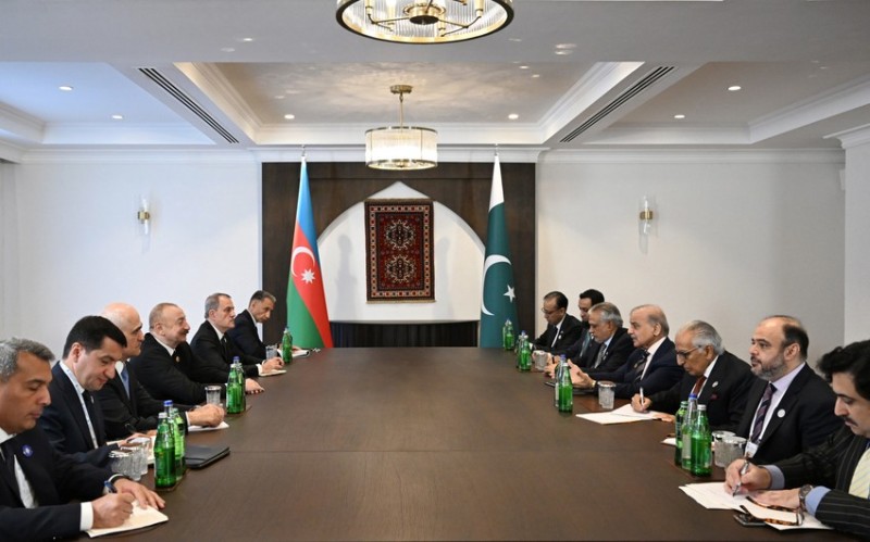 Prezident Şahbaz Şəriflə görüşdü - FOTO