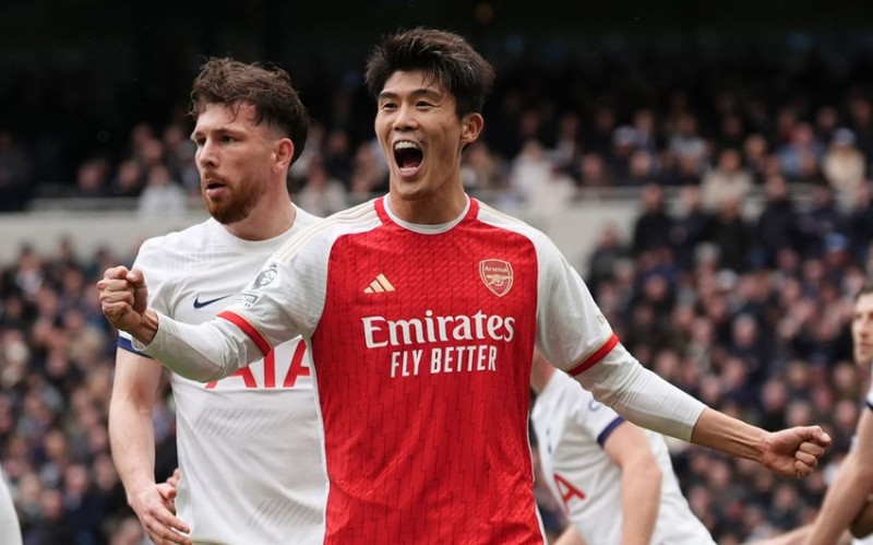 Arsenal futbolçusu ilə yollarını ayırdı