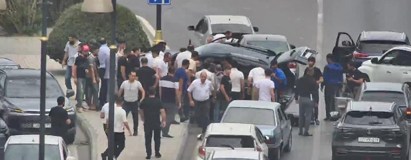 Yasamalda qəza tıxaca səbəb oldu - FOTO