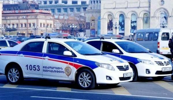İrəvanda naməlum şəxs polis maşınını qaçırdı