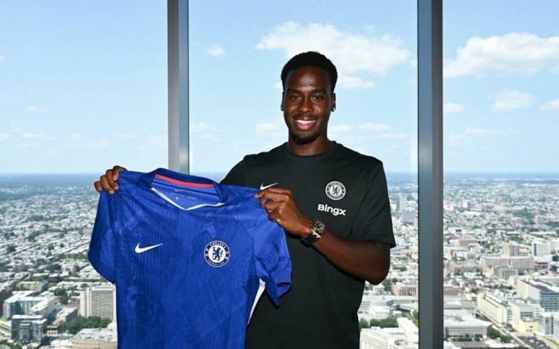 Çelsi Borussiyanın yarımmüdafiəçisini transfer edib