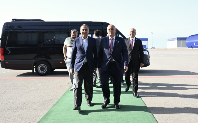 Sərdar Ayaz Sadiq Azərbaycana gəldi - FOTOLAR