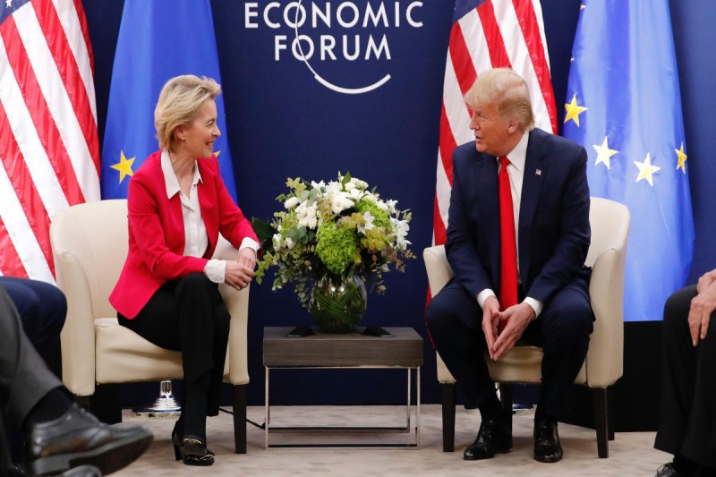 Tramp və Leyen telefon danışığı aparıb