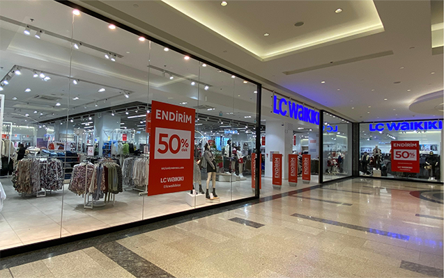 “LC Waikiki”nin anbarı yandı - Geyimlər məhv oldu