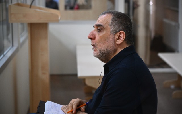 Zərərçəkmişlər erməni cinayətlərindən danışdı, Vardanyan dinlədi - FOTOLAR