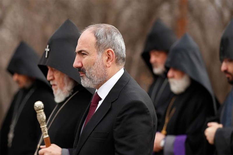 Paşinyan: Erməni kilsəsinin azad edilməsinə şəxsən rəhbərlik edəcəm