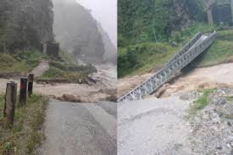 Çin-Nepal Dostluq Körpüsü uçdu - 18 nəfər...