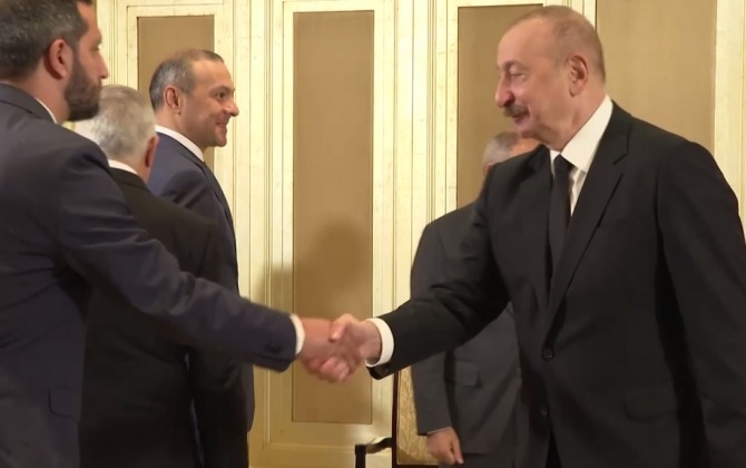 Əslən xocavəndli Ermənistan TŞ katibinin görüşdə gülümsəməsi revanşistləri sarsıtdı – FOTO