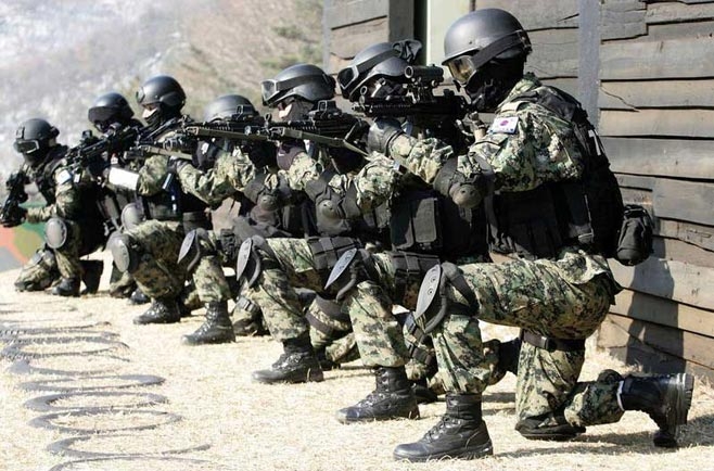 Xüsusi təyinatlılar azərbaycanlılara görə şöbələrə hücum etdi