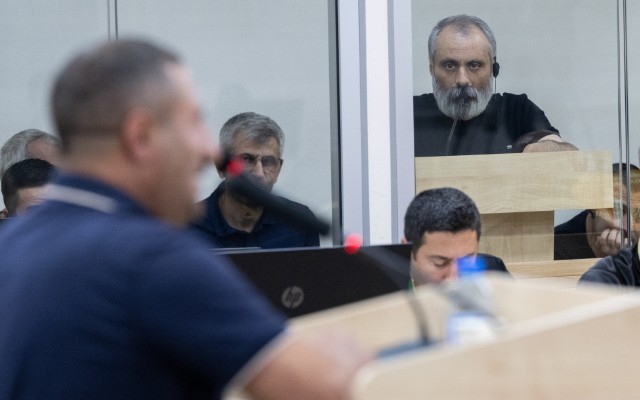 Atamın və qardaşlarımın başlarını kəsiblər, meyitləri tapılmayıb - MƏHKƏMƏ