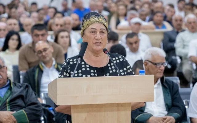 Girovluqda dünyaya gətirdiyi körpəsini ona qaytaran qadını məhkəmədə tanıdı - FOTOLAR