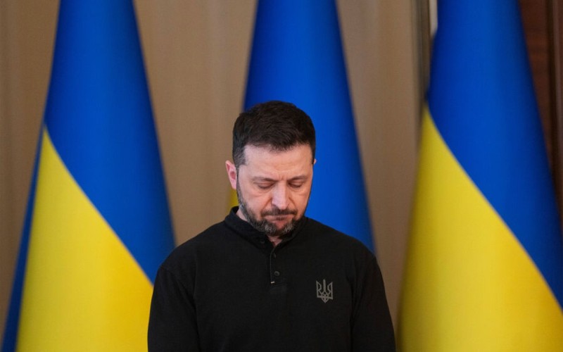 Zelenski korrupsioner avtoritarizmdə ittiham olunur