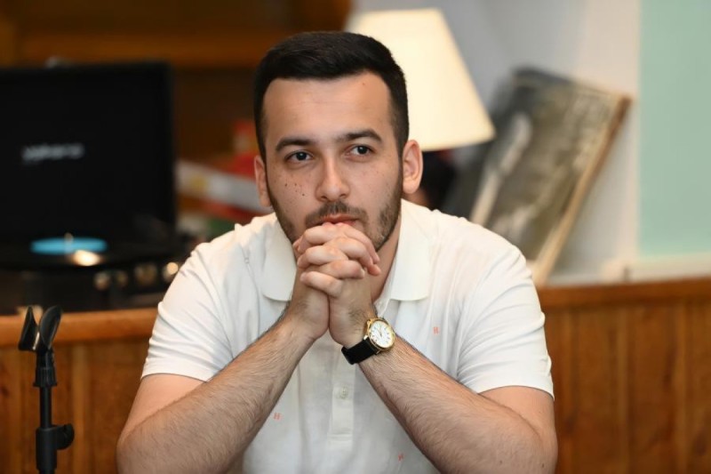 Jurnalist Nadir Yalçına ağır itki