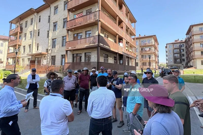 Əcnəbi səyyahlar Cəbrayıl şəhərinə gəlib - FOTO