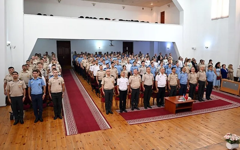 AO-da müxtəlif xarici dillər üzrə təşkil olunmuş kursların buraxılış mərasimi keçirilib