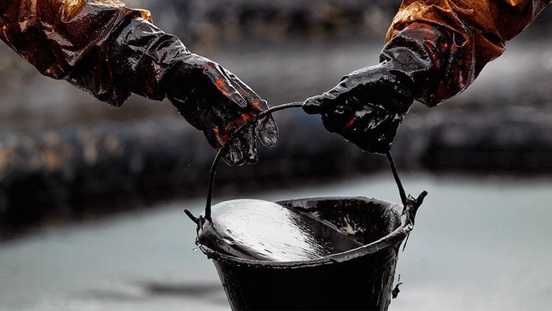 Ağ neft istehsalı 8%-dən çox artıb