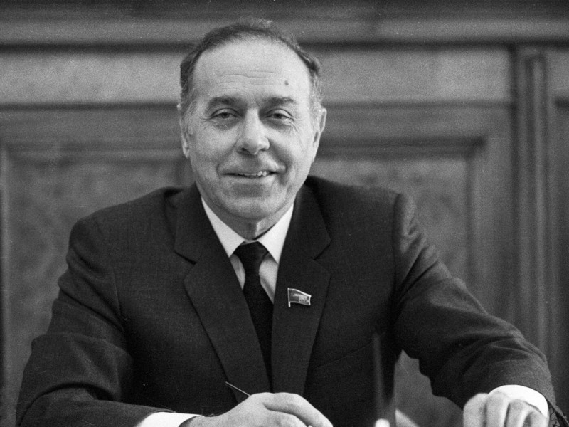 Bir nəfəs, bir xalq, bir dönüş: Kölgədən işığa