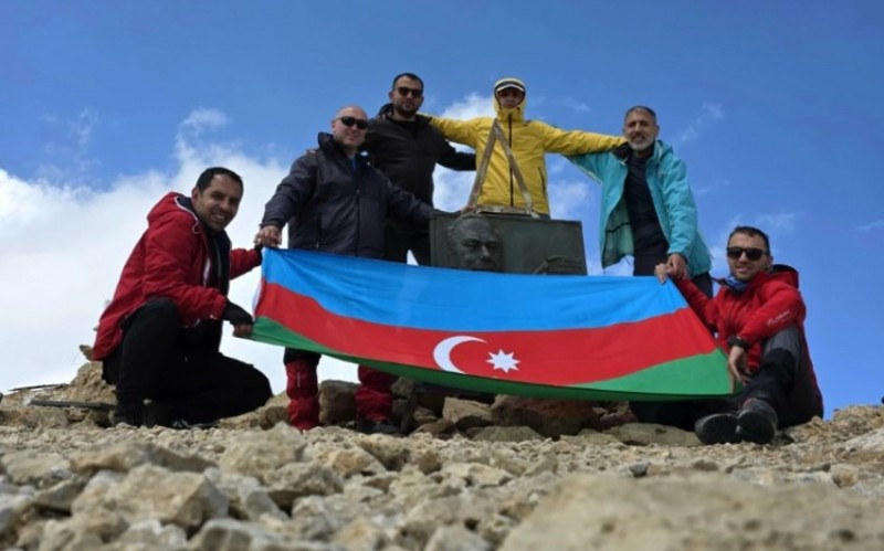 Heydər Əliyev Zirvəsinə yürüş təşkil edilib