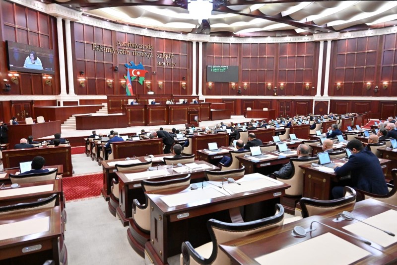 Milli Məclisin növbədənkənar sessiyasının son iclası başladı