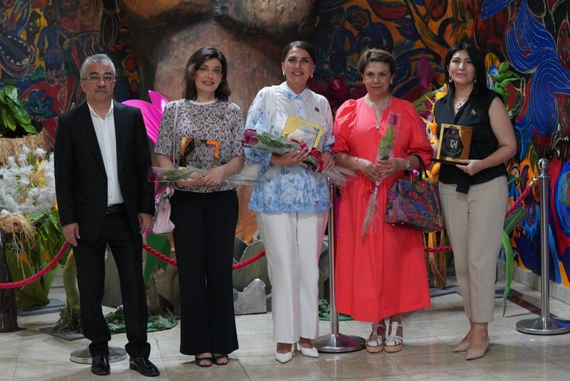 “Teatrın dostu” mükafatı təqdim olundu: Kukla Teatrı daha bir mövsümü uğurla başa vurdu