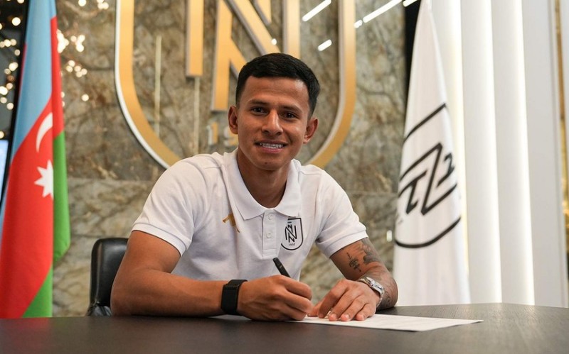 Neftçi daha bir futbolçunun transferini açıqladı