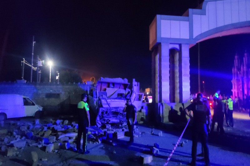 Xaçmazda KamAZ hasara çırpıldı, ölən var