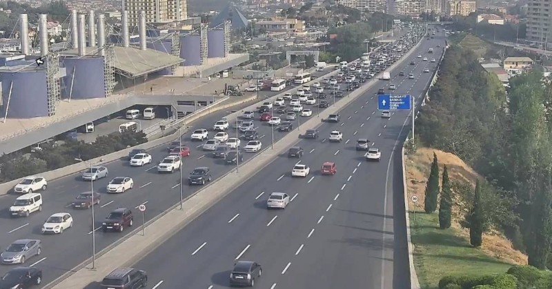 Bakının 5 yolunda tıxac var - SİYAHI