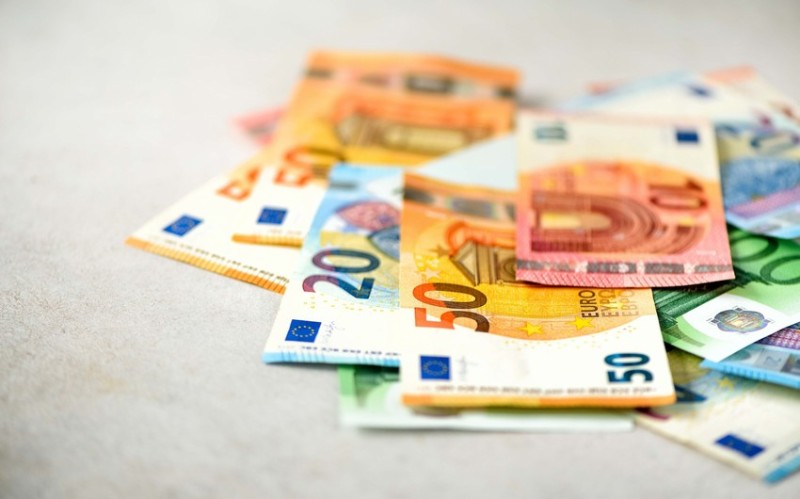 Dolların məzənnəsi ilə bağlı RƏSMİ: Bu gün Mərkəzi Bank - DÜŞDÜ...