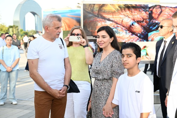 Leyla Əliyeva Dənizkənarı bulvarda sərgi açılışında - FOTOLAR