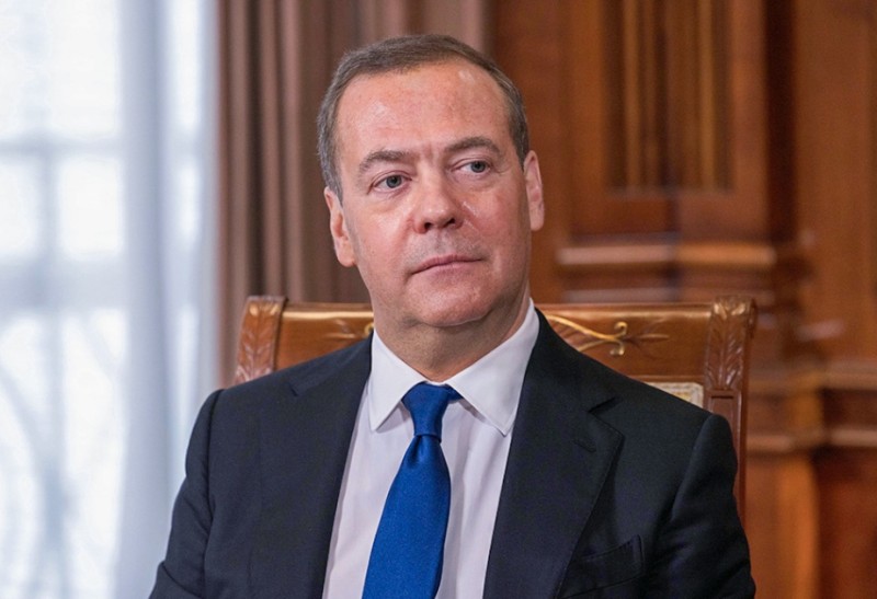 Medvedev: Ukraynada hakimiyyət silahlı qruplaşmalara verilir