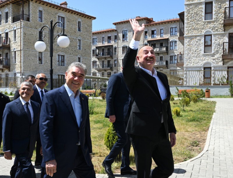 Liderlər Şuşadakı birinci yaşayış kompleksində - FOTOLAR