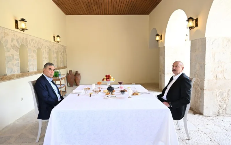 Liderlər Şuşada Mehmandarovların malikanə kompleksində olublar