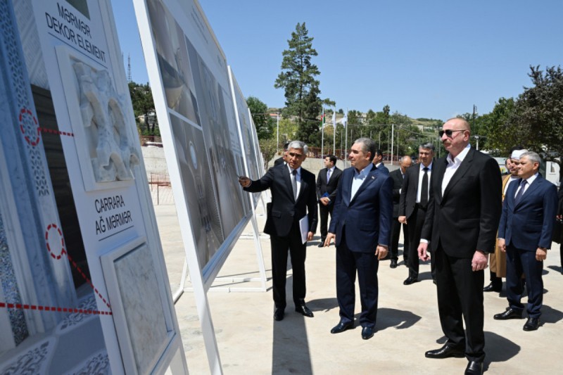 Əliyev və Berdiməhəmmədov Yeni Şuşa məscidində tikinti işləri ilə tanış olub