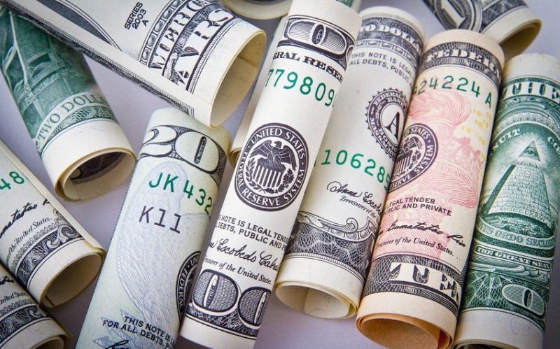 Bu günün MƏZƏNNƏSİ: Mərkəzi Bank DOLLAR alanlara deyir ki...